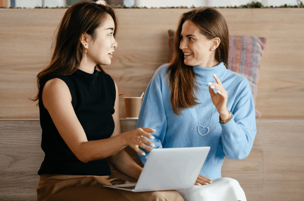 El Arte del Small Talk en Canadá Guía para Conectar con tus Colegas